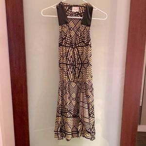 Cute Parker dress with black leather shoulders